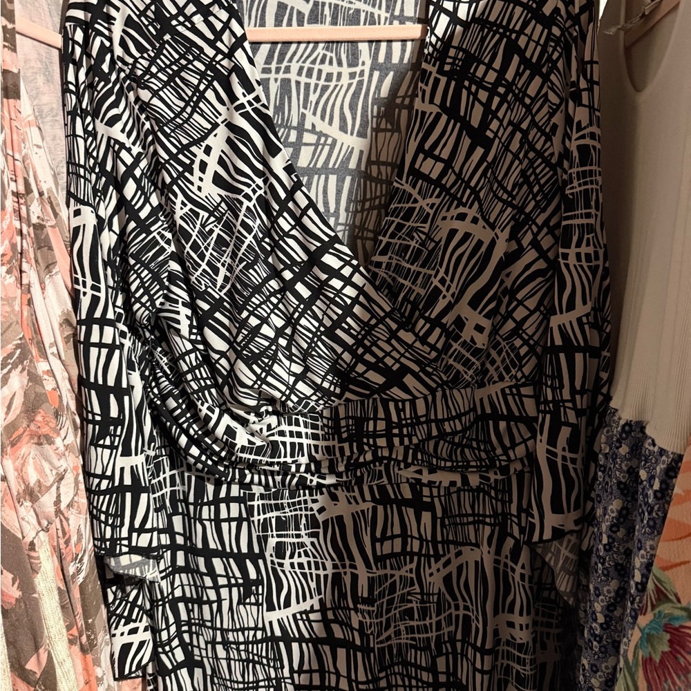 Cato Black and White Abstract Blouse - Picture 3 of 9